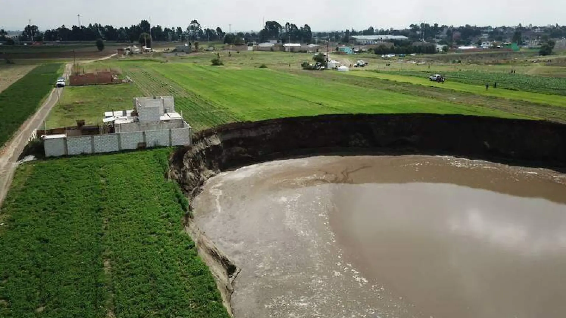 ENORME-SOCAVON-PUEBLA-SANTA MARIA ZACATEPEC